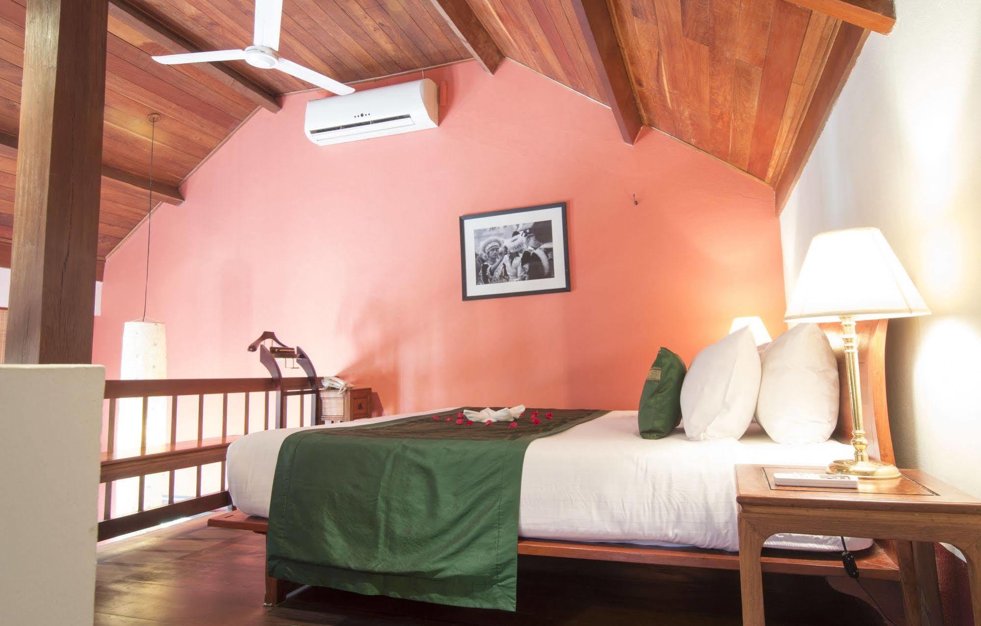 The Belle Rive Boutique Hotel Luang Prabang Exteriör bild